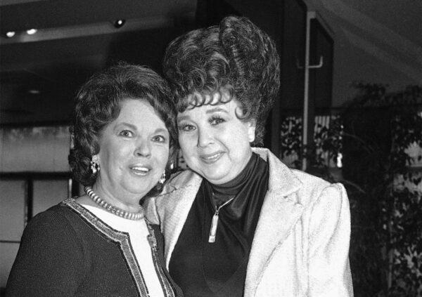 Former child actress Shirley Temple Black (L) is greeted by actress Jane Withers during a special tribute to Black presented by the Academy of Motion Pictures Arts and Sciences and the Academy Foundation in Beverly Hills on May 20, 1985. (Nick Ut/AP Photo)