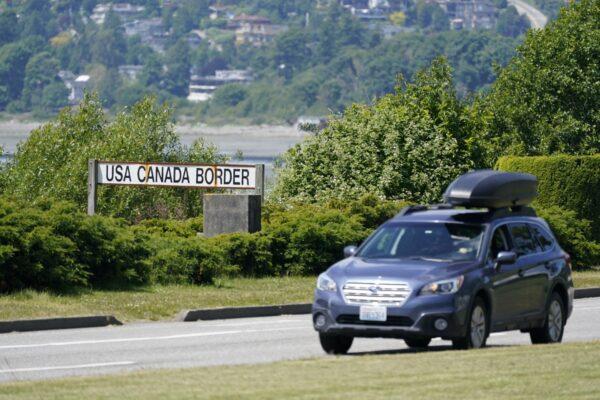 A car heads into the United States from Canada at the Peace Arch border crossing in Blaine, Wash., on June 8, 2021. (Elaine Thompson/AP Photo)