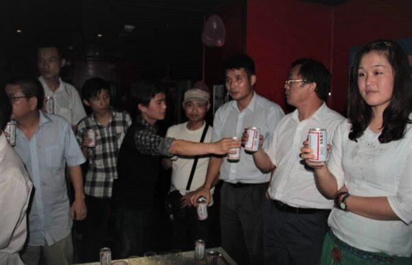 Undated photo of a Chinese rights activists' gathering. (L-R) Wu Kuiming (lawyer), Jia Pin, Liu Bing, Yang Tingjian, Yang Chong, Ge Yongxi (lawyer), Chen Keyun (lawyer), and Huo Ran. (Courtesy of Liu Bing)