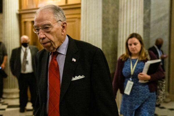  U.S. Sen. Chuck Grassley (R-Iowa) heads to the floor of the Senate for a round of votes on August 8, 2021. (Samuel Corum/Getty Images)