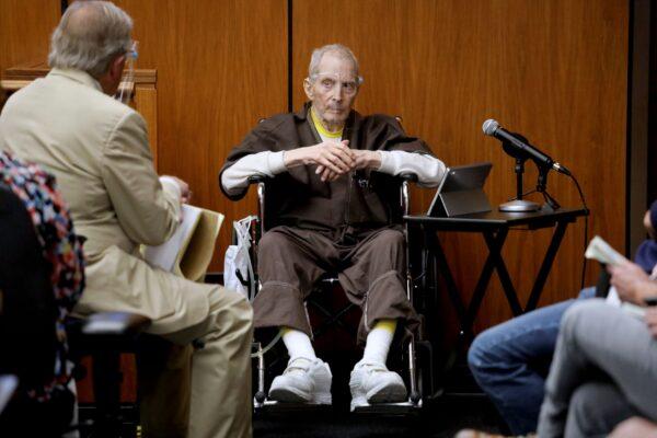 New York real estate scion Robert Durst, 78, answers questions from defense attorney Dick DeGuerin (L) while testifying in his murder trial at the Inglewood Courthouse in Inglewood, Calif., on Aug. 9, 2021. (Gary Coronado/Pool/Los Angeles Times via AP)