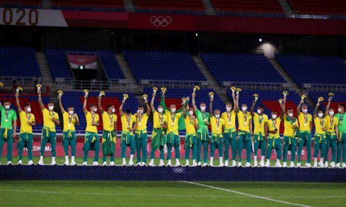 Brazilian Soccer Team Declines to Wear Chinese-Sponsored Tops at Tokyo Olympics Gold Medal Ceremony