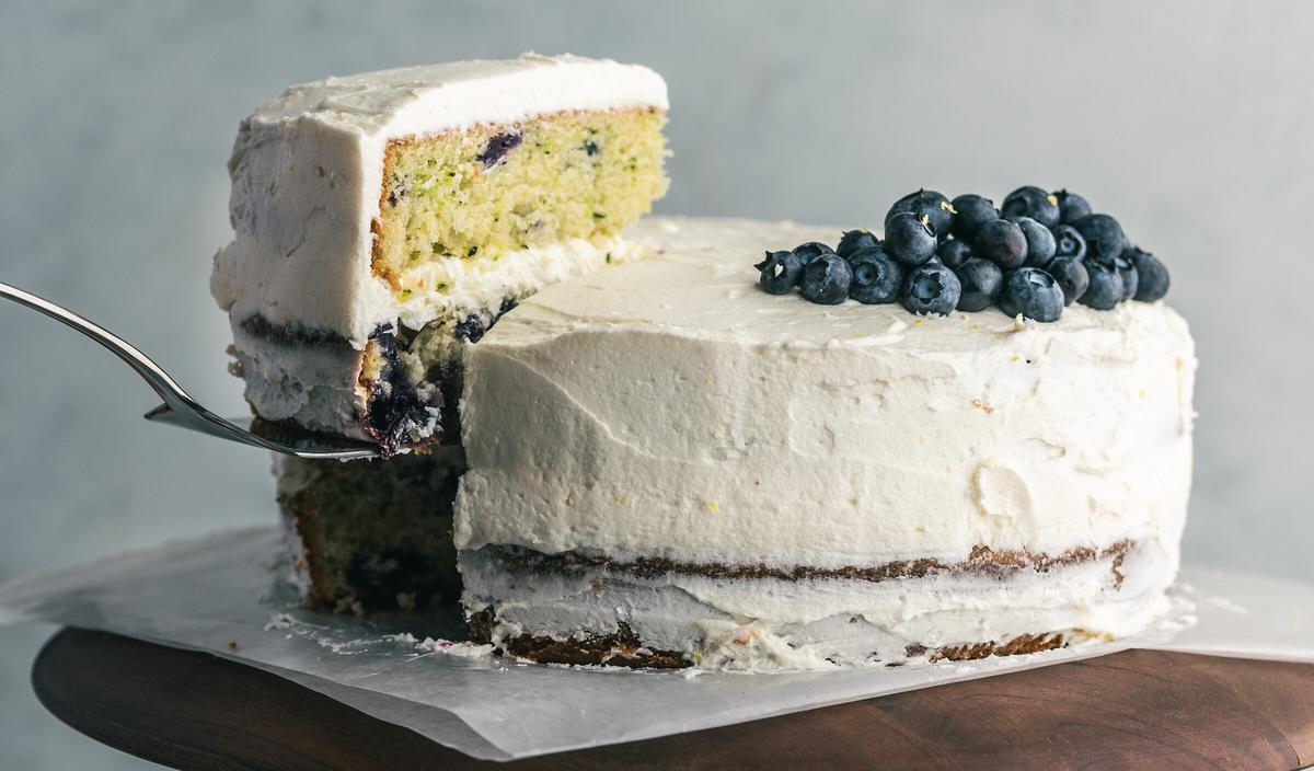 A Cake for Summer Celebrations