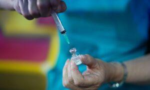 UK Stops Boosting Under-65s in COVID-19 Vaccination Campaign