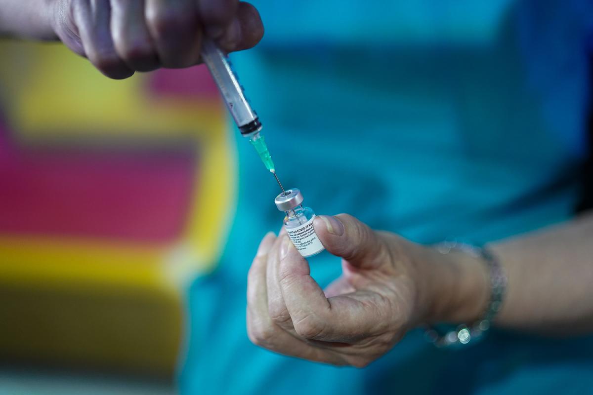 Another Study Finds COVID-19 Vaccine Effectiveness Turns Negative Within Months