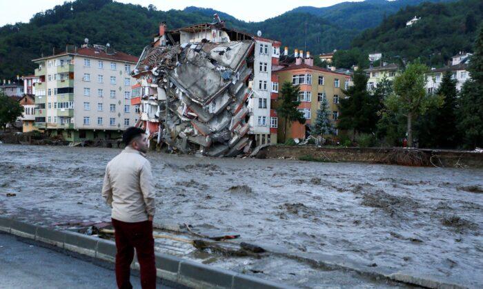 Floods That Hit Northern Turkey Leave 17 Dead, 1 Missing