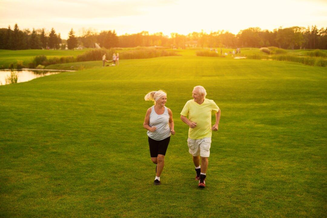 Walking Regularly May Help Prevent Diabetes in Seniors: UCSD-Led Study