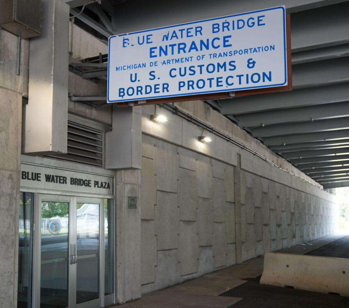 A U.S. government office at the international border crossing between the U.S. and Canada at Port Huron, Michigan, on August 11, 2021. (Steven Kovac/Epoch Times)