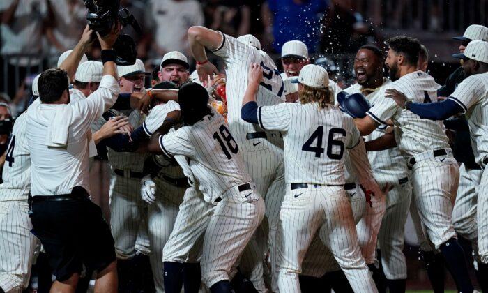 Anderson Home Run for Chicago White Sox, Walkoff End in Field of Dreams Game