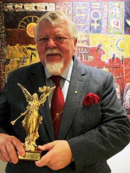 Professor Sev Ozdowski accepting the Friends of Falun Gong Human Rights Award (Supplied)