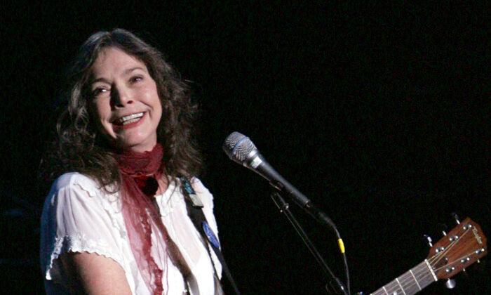 Grammy-Winning Folk Singer-Songwriter Nanci Griffith Dies