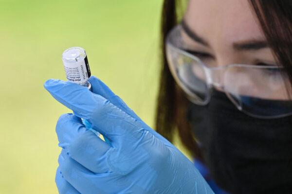 A healthcare worker fills a syringe with Pfizer Covid-19 vaccine in Los Angeles, Calif., on Aug. 11, 2021. (Robyn Beck/AFP via Getty Images)