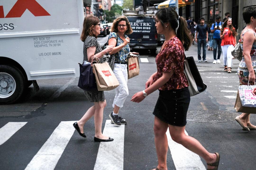 Consumer Confidence Plunges to 10-Year Low on Inflation, Unemployment, Financial Woes
