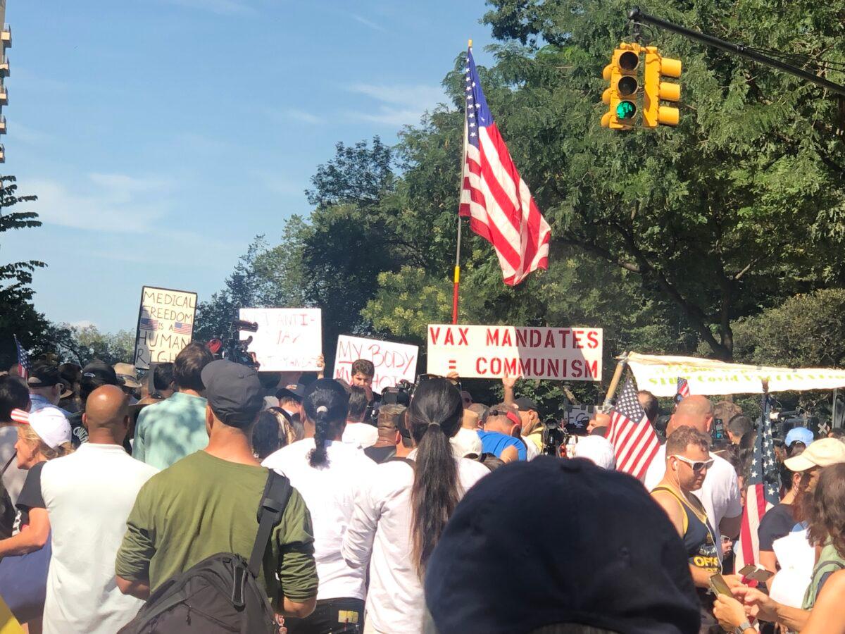 Protestors against vaccine mandates rally outside Gracie Mansion in NYC, on Aug. 15, 2021. (Enrico Trigoso/The Epoch Times)