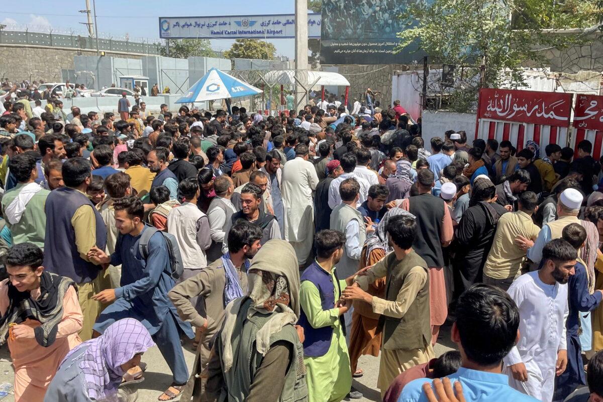 People try to get into Hamid Karzai International Airport in Kabul, Afghanistan, on Aug. 16, 2021. (Stringer/Reuters)