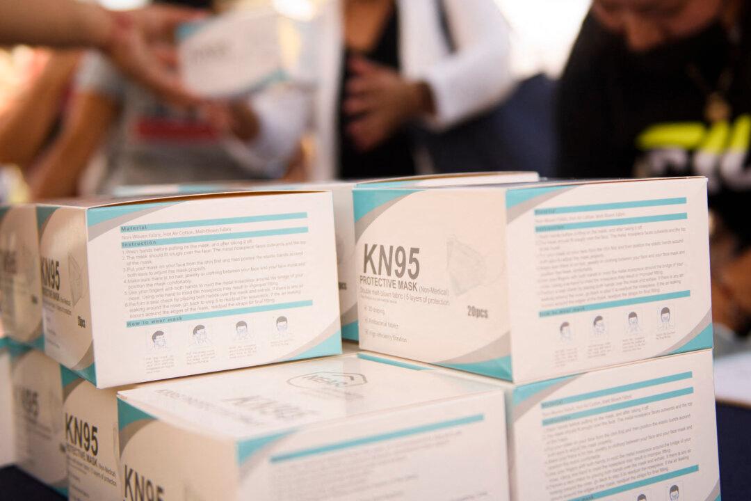 Economists Assess Omicron Risk for Investors: ‘A Global Issue in the Coming Weeks’