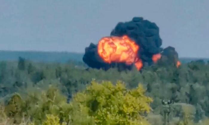 Prototype Military Plane Crashes Outside Moscow, Kills 3