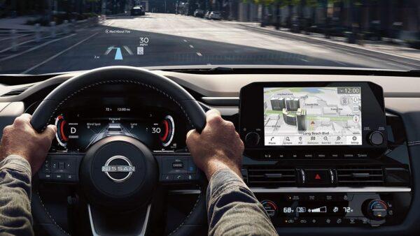 Front dash with digital dash, HUD, and infotainment system touchscreen. (Courtesy of Nissan)