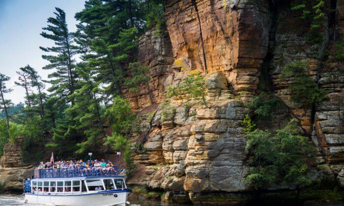 Wisconsin Dells: Water Thrills and Natural Beauty