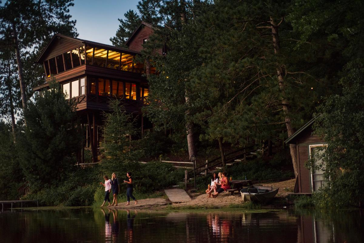 Fine dining and a beautiful outdoor setting in the heart of Mirror Lake State Park make Ishnala a destination. (Courtesy of Wisconsin Dells Visitor & Convention Bureau)