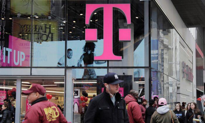 Analysts Continue to See Sharp Upside in T-Mobile US Post Q4