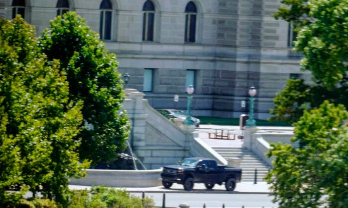 Suspect Arrested, No Bomb Found After ‘Active Bomb Threat’ Near Library of Congress