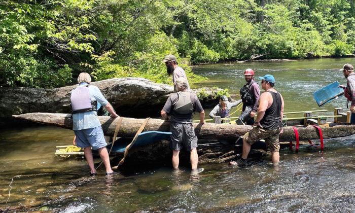 Archaeologists Pull Native American Canoe Carved in 1700s From South Carolina River