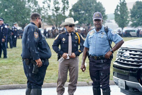 Police officers from Harris County Sheriff's Office in Houston, Texas joins thousands of Chicago police officers to honor slain Chicago officer Ella French at her funeral on Aug. 19, 2021. (Cara Ding/The Epoch Times)