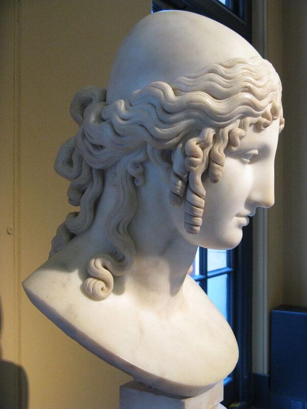Bust of Helen of Troy, wearing a pileus (brimless hat), by Antonio Canova. Victoria and Albert Museum. (Yair Haklai/CC BY-SA 3.0)
