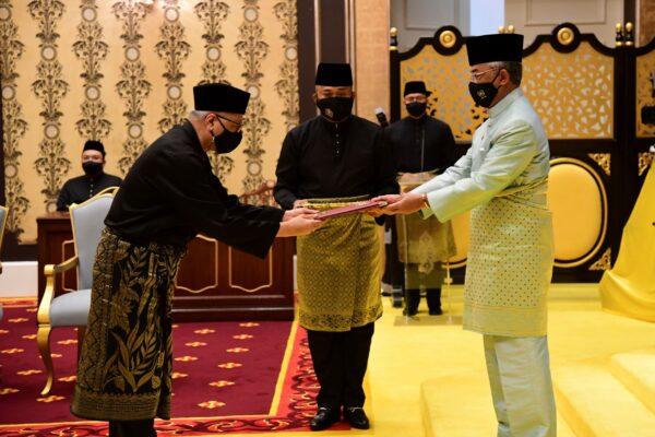 Malaysia's incoming Prime Minister Ismail Sabri Yaakob (L) receives documents from King Sultan Abdullah Sultan Ahmad Shah before taking the oath as the country's new leader at the National Palace in Kuala Lumpur, on Aug 21, 2021. (Khirul Nizam Zanil/Malaysia's Department of Information via AP)