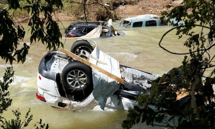 Survivors Grapple With Aftermath of Deadly Tennessee Flood