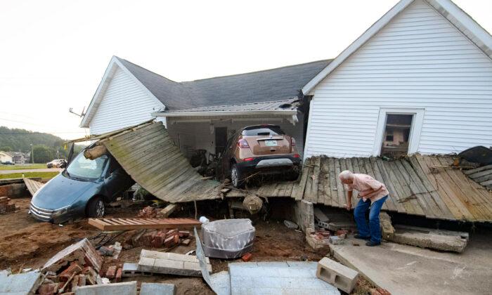 Crews Scour Debris for Missing People After Tennessee Floods