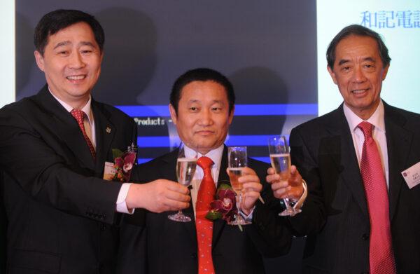 (L-R) China's Liaoning province Deputy Governor Liu Guoqiang (L), China Zhongwang Holdings Chairman Liu Zhongtian and Hong Kong Stock Exchange Chairman Ronald Arculli (R) toast just after trading had started at the stock exchange in Hong Kong on May 8, 2009. (Mike Clarke/AFP via Getty Images)