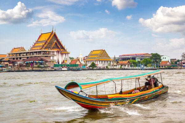 Historic buildings on the shore of the Chao Phraya River. (S-F/Shutterstock)