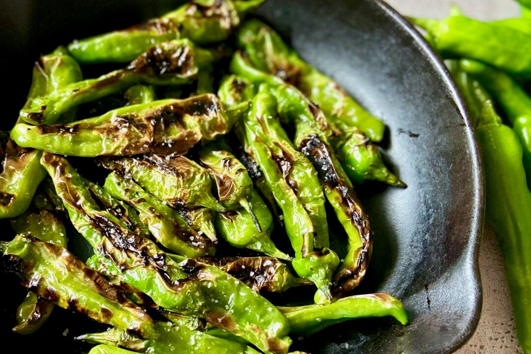 Blistered Shishito Peppers Are an Addicting Snack