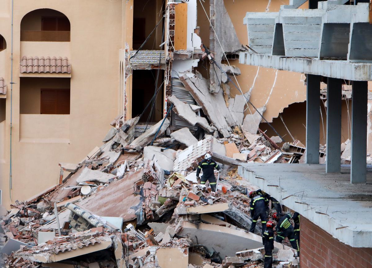 Spanish Rescuers Pull Body From Collapsed Building, One Still Missing