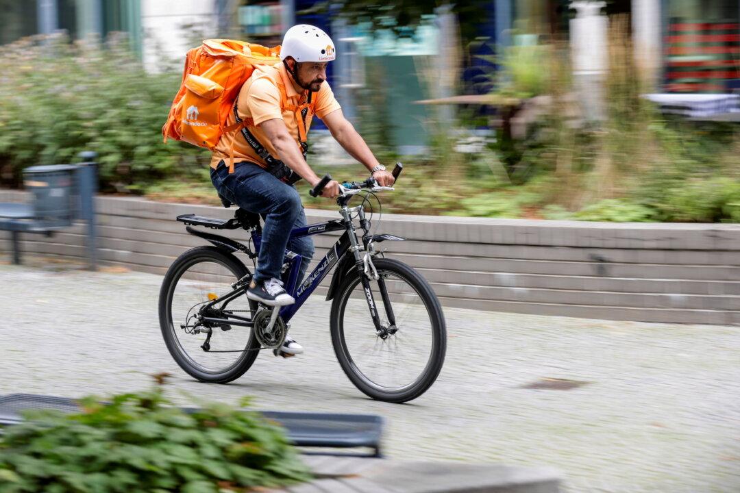 The Afghan Minister Who Became a Bicycle Courier in Germany