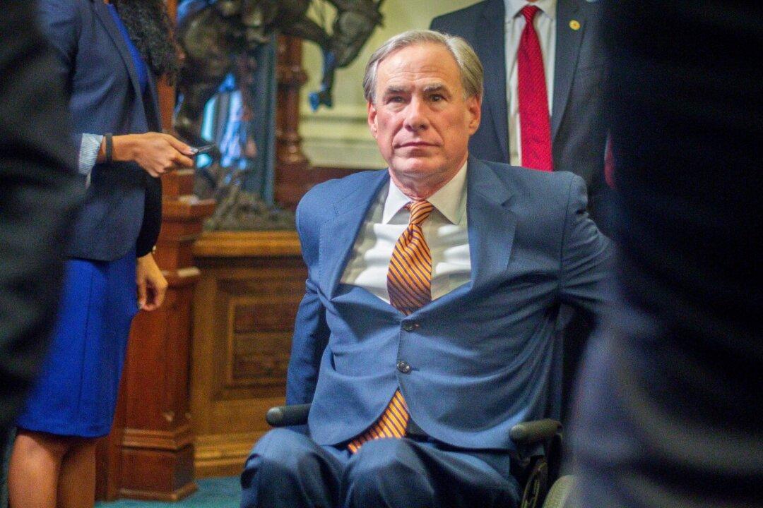 Texas Governor Issues Order to Maintain Ban on COVID Vaccine Mandates Regardless of FDA Approval Status