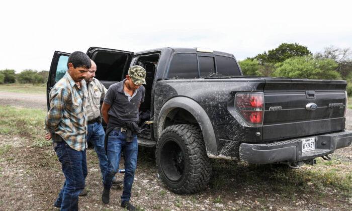 Border Sheriff Nabs Smugglers With Pop-Up Highway Checkpoints