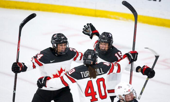 Canada Beats US 5–1 in Women’s World Hockey Championship