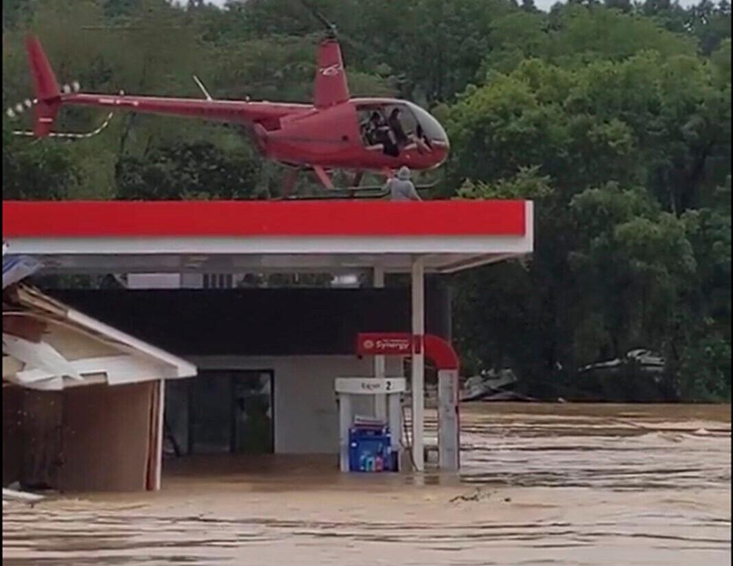Alone in the Sky, Pilot and Fiancee Save 17 in Tennessee Flood