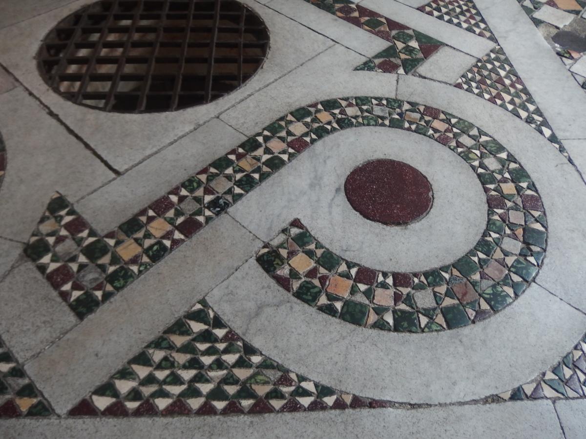 Architect Bramante used Cosmati tiling, a craft that draws on long traditions. The mosaic technique was practiced by 12th- and 13th-century Roman decorators and architects. (Palickap/CC SA-BY 4.0)