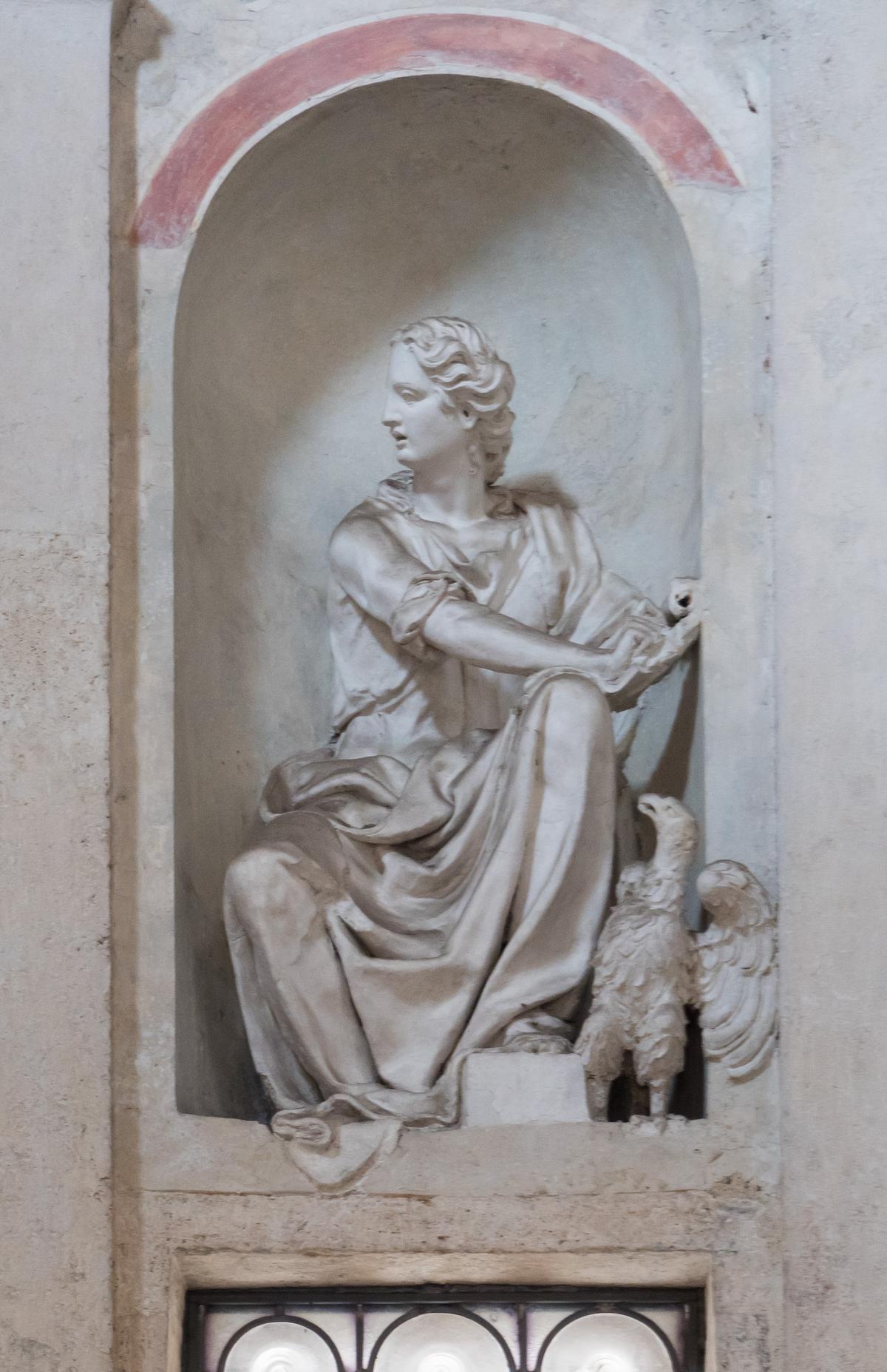 A statue of John the Evangelist in the Tempietto. (JTSH26/ CC SA-BY 4.0)
