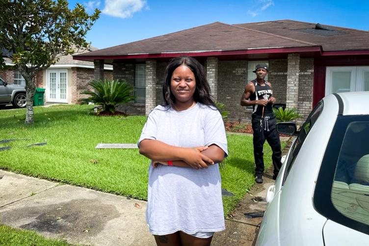 Gabby Dunn and her cousin are trying to find gas so Gabby can get to Texas after Hurricane Ida left her with no power or water, in LaPlace on Aug. 31, 2021. (Charlotte Cuthbertson/The Epoch Times)