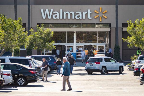 Walmart shoppers in Irvine, Calif., on Dec. 22, 2020. (John Fredricks/The Epoch Times)