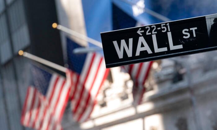 Market Pulse: Global Stocks Fall, Wall Street Futures Down, Dollar Lifts
