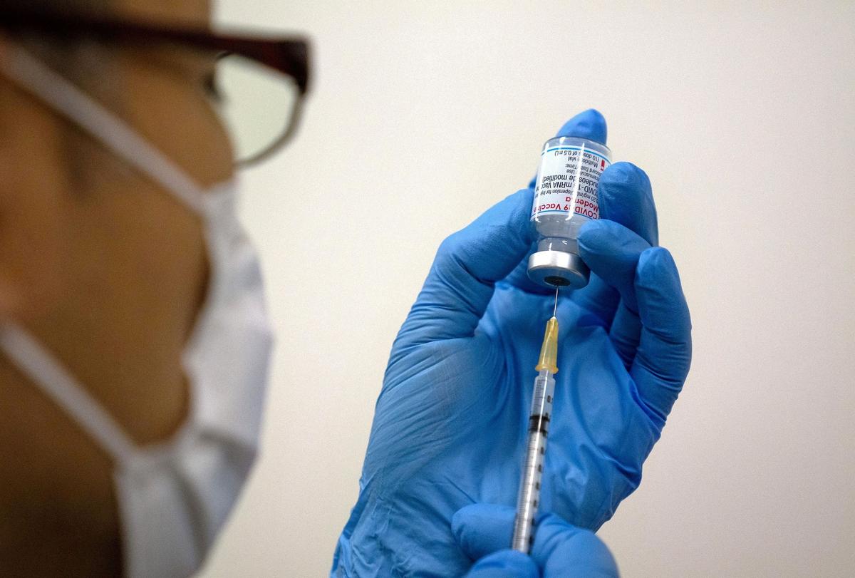 FDA Officials, Other Scientists Say Most People Don't Need Vaccine Boosters