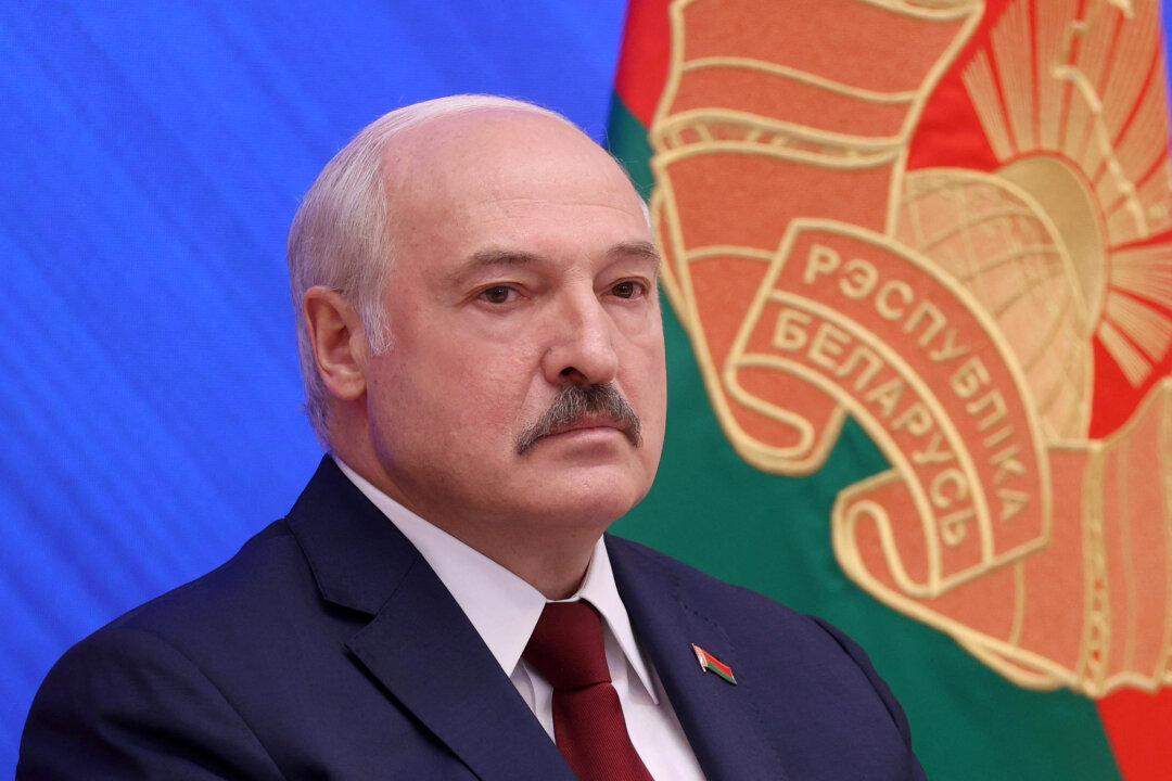 Large Shipment of Russian Weapons Expected Soon: Belarus President