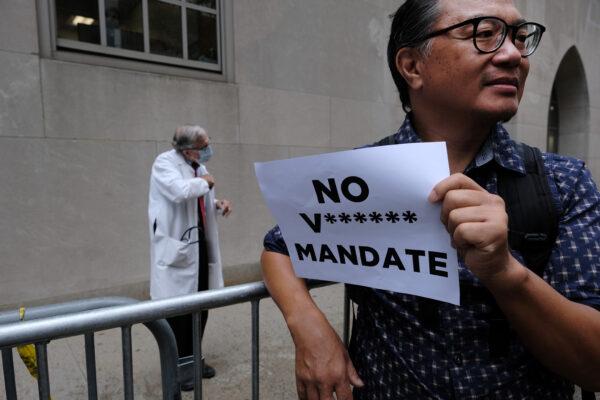 A small group of anti-vaccination mandate protesters gather outside of New York-Presbyterian Hospital in New York City, on Sept. 1, 2021. Following a mandate from former Gov. Andrew Cuomo requiring all hospital staff to be vaccinated, hundreds of hospital workers across the state have been protesting against the measure. (Spencer Platt/Getty Images)