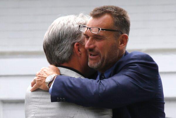 Former Pittsburgh Steelers offensive lineman Tunch Ilkin (R) hugs Mike O'Donnell, the brother of former Steelers quarterback Neil O'Donnell, as they arrive for a viewing for former Pittsburgh Steelers head football coach Chuck Noll in Pittsburgh, on June 16, 2014. (Keith Srakocic/AP Photo, File)